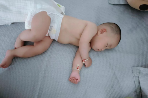 海东宝宝突然很多眼屎